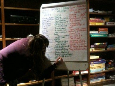 Alea Cummings leads a counseling group